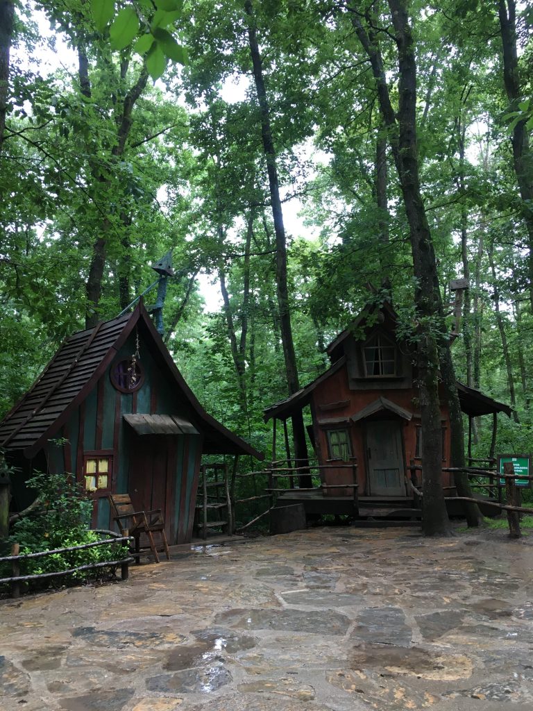 Ormanya Yaşam Alanı Hobbit Köyü